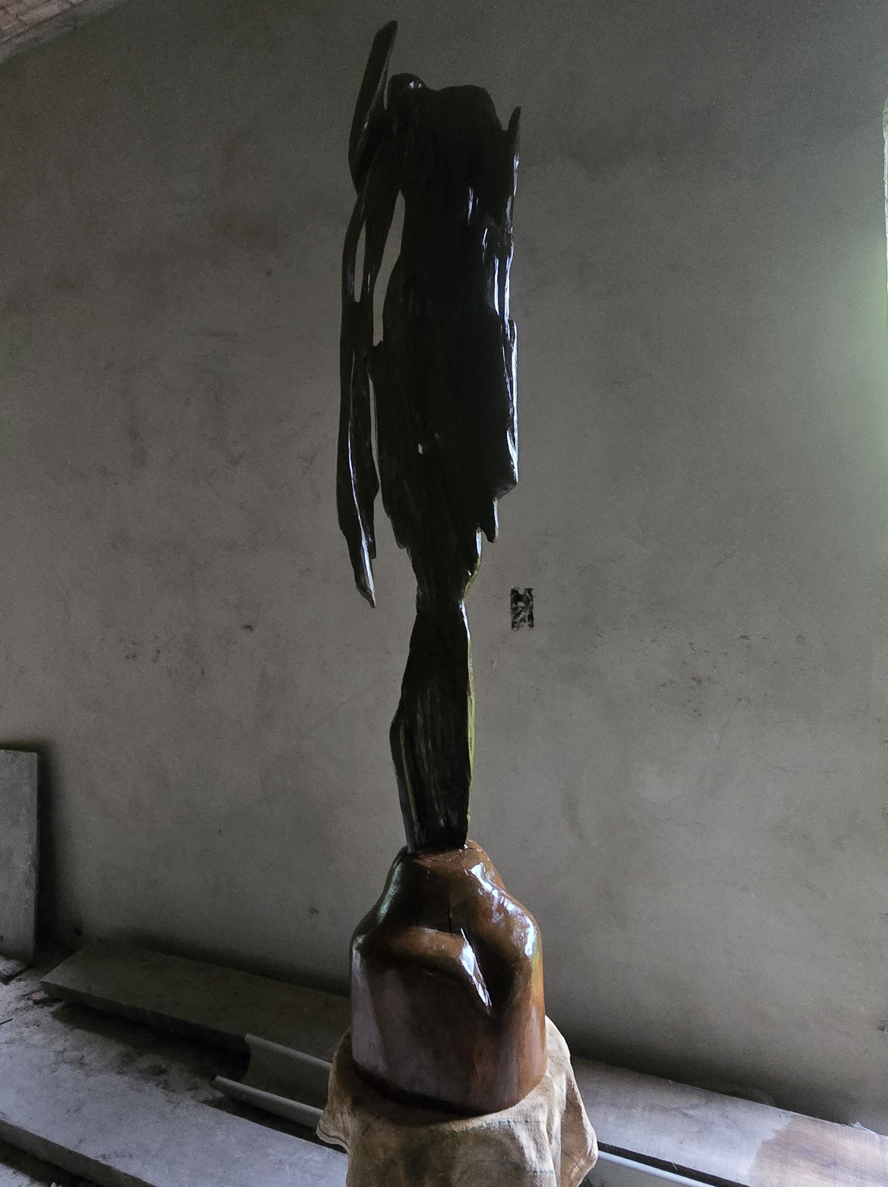 El Cuerpo - Escultura em dormente de trem