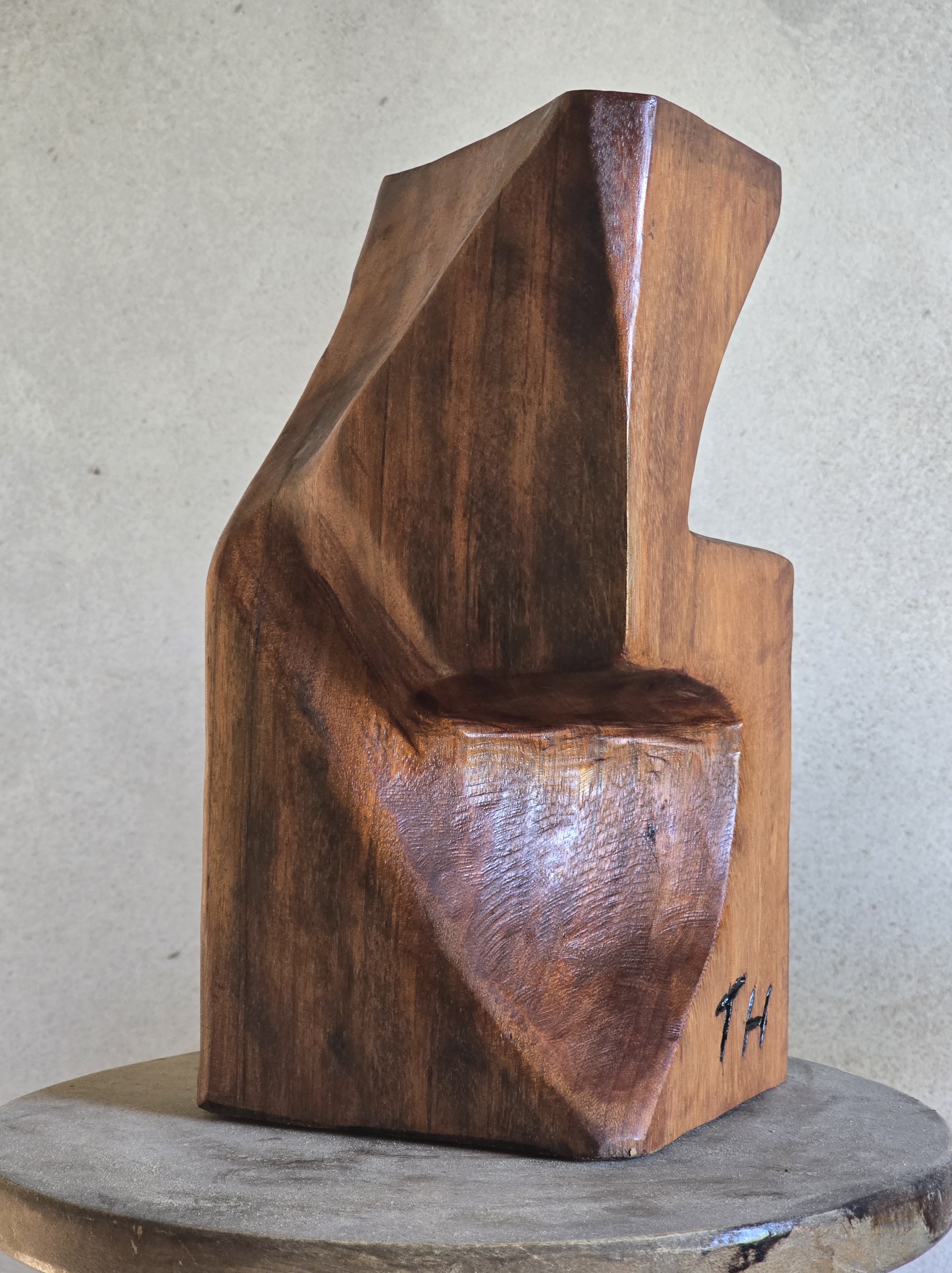 MetaMorpheus - Escultura em ipê de demolição